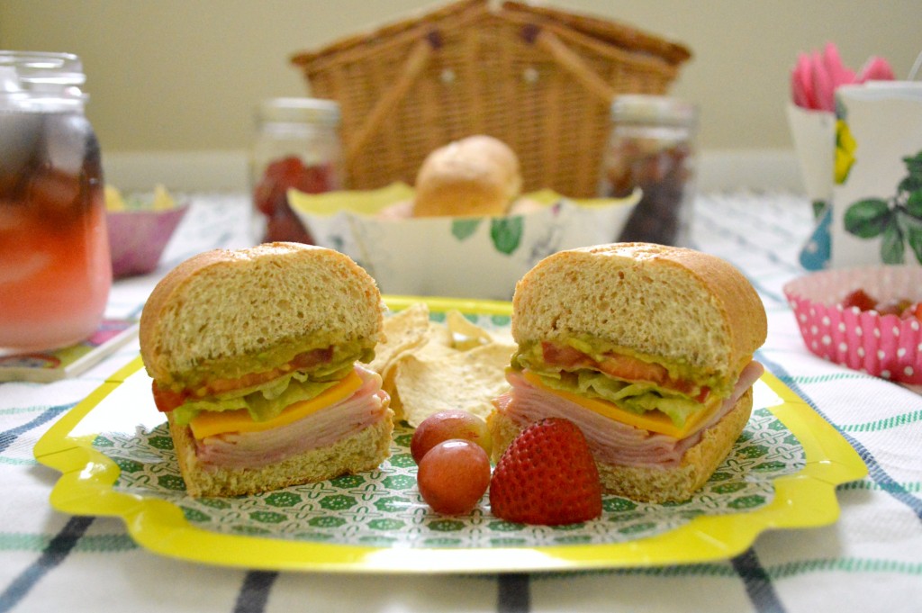 5 Tips for Hosting a Stress-Free Family Picnic #SoFab