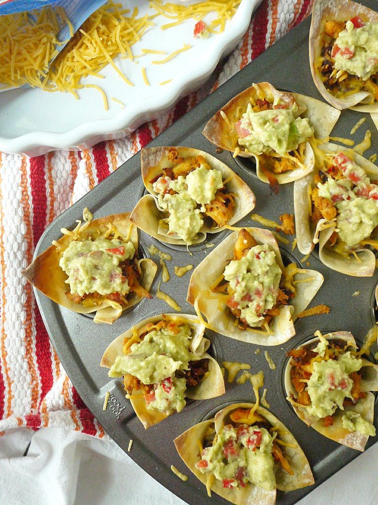 Cheesy-Chipotle-Chicken-Taco-Cups-with-Red-Pepper-Gaucamole-11-768x1024