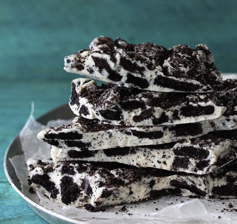 5 Simple Two Ingredient Desserts - Cookies and Cream Bark