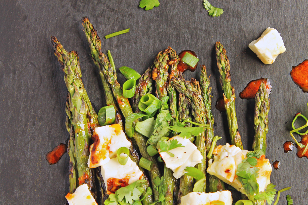This grilled asparagus and halloumi salad is topped with spicy harissa vinaigrette, and is the perfect Spring/Summertime grilling recipe! Seasonal, fresh, and ready in only 15 minutes!