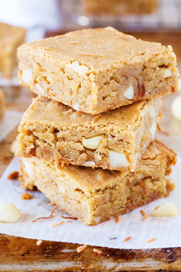 The PKP Way | A cookie-like exterior and a cake-like interior, make these Coconut Macadamia Nut Blondies the perfect transportable treat for any celebration.