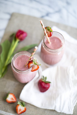 Are you craving ice cream, but want to stay guilt-free? These 5 Simple Smoothie Recipes are the best way to get your daily servings of fresh fruit, stay healthy, and a sneaky way to satisfy that sweet tooth!