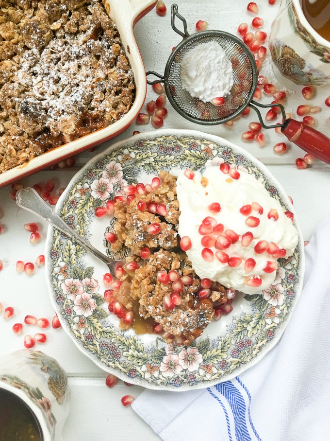 This Apple Pomegranate Crumble is filled with warm vanilla & cinnamon flavors with tart Granny Smith apples & juicy pomegranate seeds. Serve it warm, topped with homemade whipped cream and you have your new favorite Fall dessert! #SoFabFood