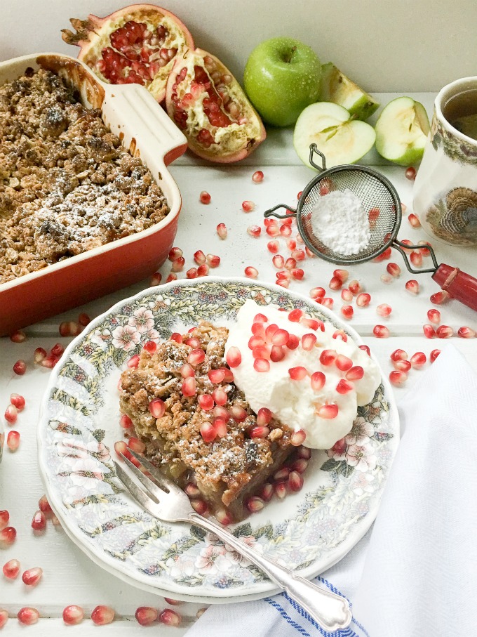 This Apple Pomegranate Crumble is filled with warm vanilla & cinnamon flavors with tart Granny Smith apples & juicy pomegranate seeds. Serve it warm, topped with homemade whipped cream and you have your new favorite Fall dessert! #SoFabFood