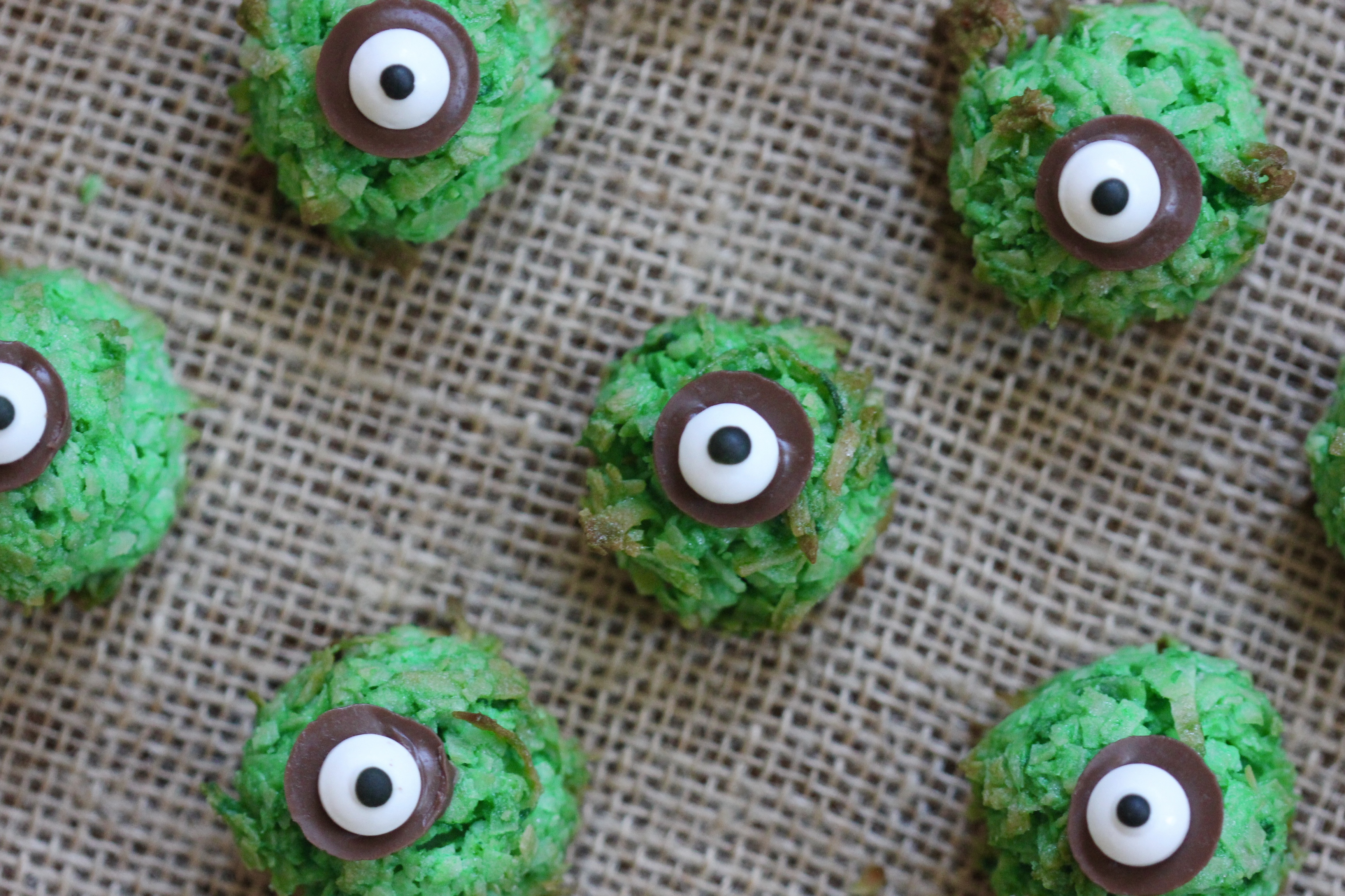 Halloween Coconut Lime Macaroon Eyeballs