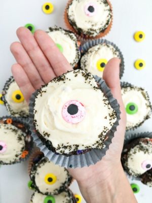 Chocolate Eyeball Halloween Cupcakes