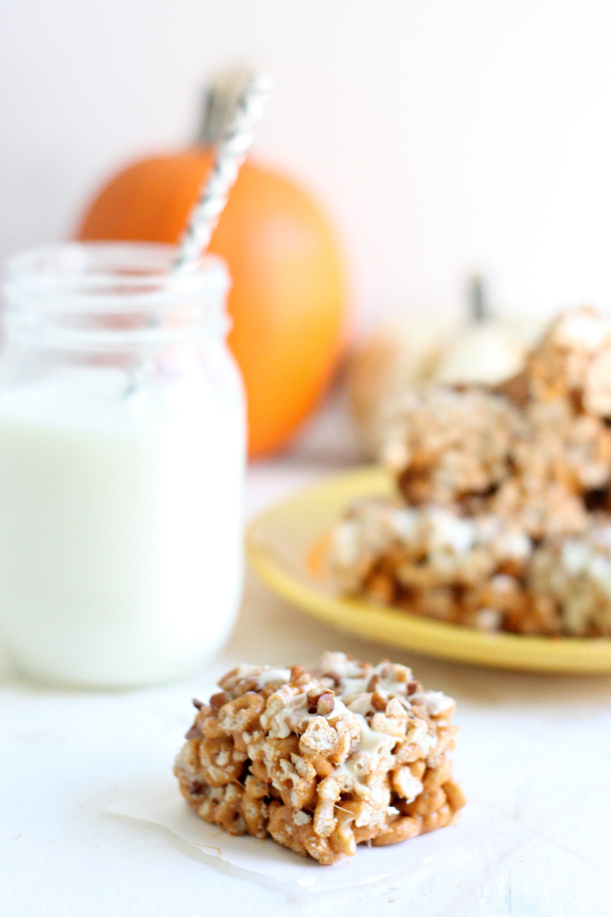 pumpkin spice white chocolate cereal bars with pecans