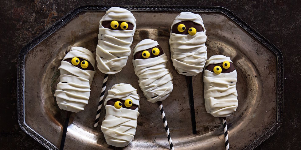 5 Hauntingly Delicious Halloween Desserts That'll Give Your Guests the Creeps