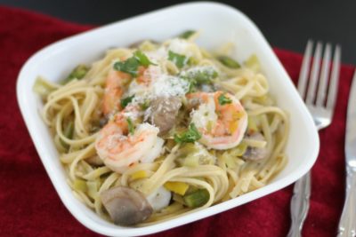 As the spring season draws closer, satisfy your cravings for lighter, easier meals with this One Pot Shrimp Vegetable Linguine. Simple to make, and easy to clean up!
