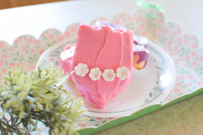 These simple, crafty Miniature Easter Cakes are a festive way to celebrate with family. Made with store-bought pound cake, these cakes are the perfect size for small hands to decorate.