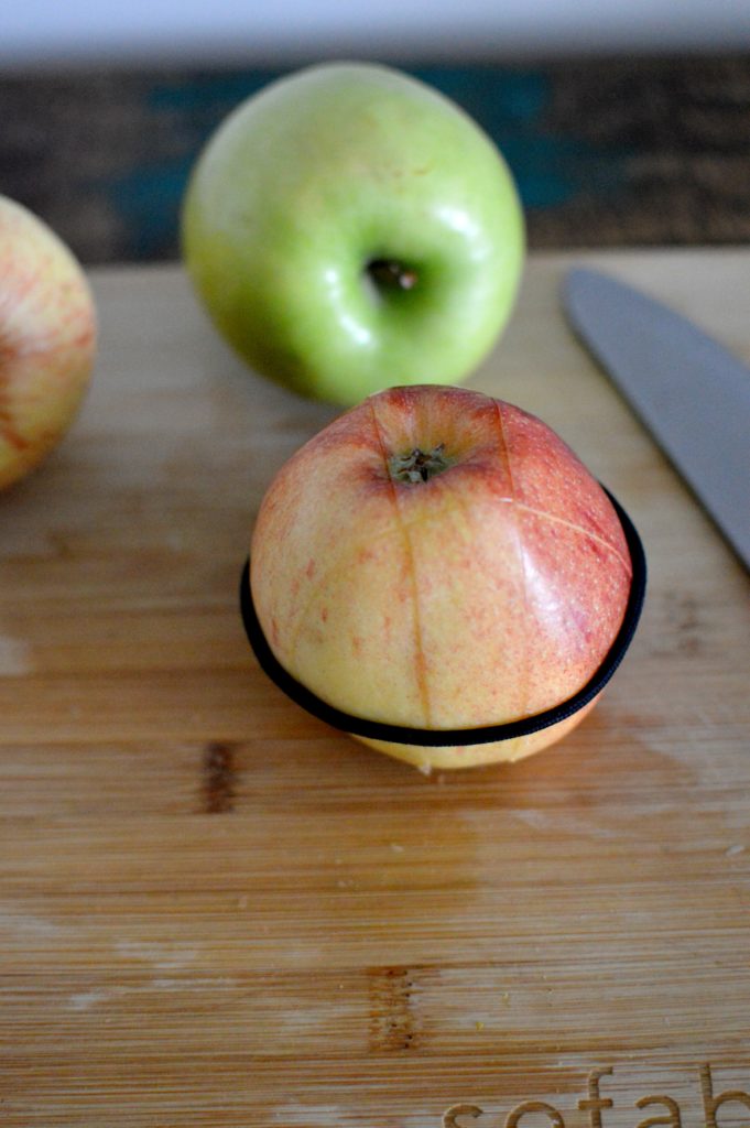 Try the Rubber Band Trick for sliced apples. This Tuesday Tip is actually a simple trick that will prevent sliced apples from browning so they're still fresh and crisp at lunchtime.