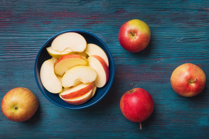 Go ahead and slice those fresh apples and never worry about browning fruit again. Learn how to quickly and easily keep sliced apples fresh longer with this simple Tuesday Tip!