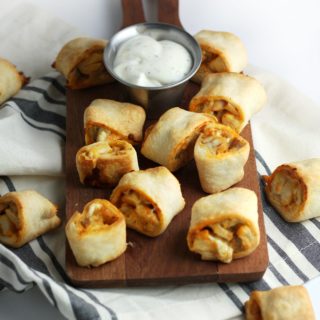 Do you like things just a little bit spicy? Then you need to try these Buffalo Style Small Bites Appetizers recipes perfect for tailgate season!