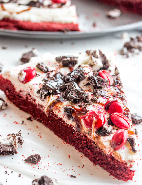 These five Dessert Pizza Recipes are just what you need to seduce your partner into the kitchen for a foodie inspired Date Night!