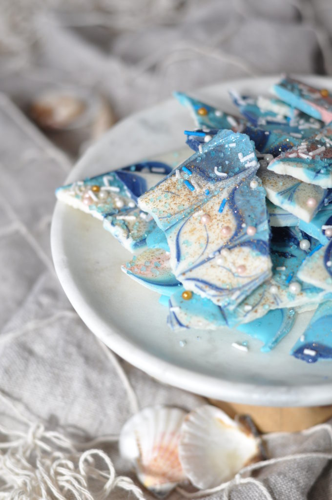 You eat with your eyes first, which is why you must make this magical Mermaid Chocolate Bark recipe. It's a visually stunning snack!