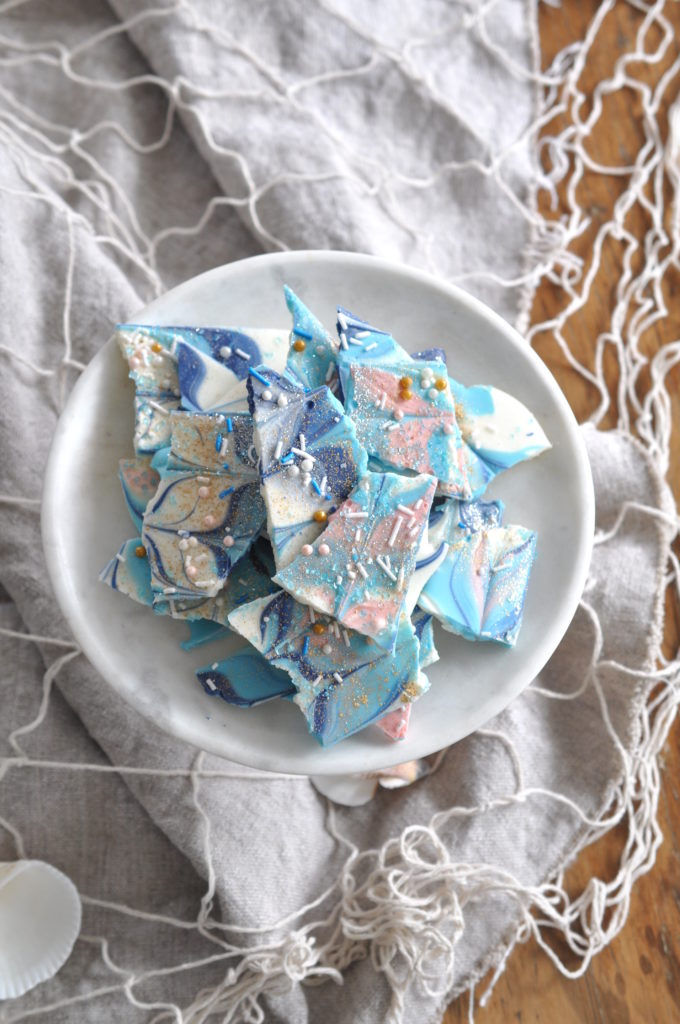 You eat with your eyes first, which is why you must make this magical Mermaid Chocolate Bark recipe. It's a visually stunning snack!