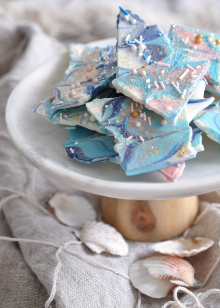 Tis almost the season for gift giving and what better way to surprise someone than with one of these festive Chocolate Bark recipes full of richness.