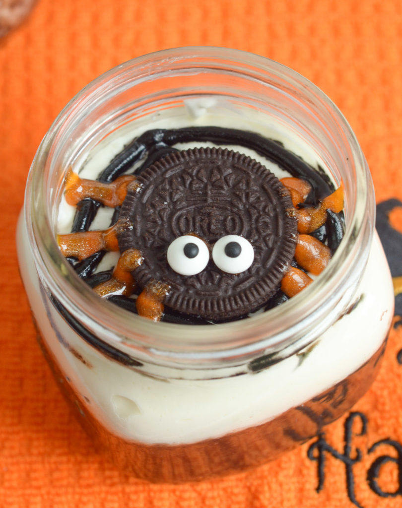 These No-Bake Spider Pudding Pie Jars are a must have for your Halloween Party this year. Of course, they are kid-friendly, but also simple to eat while chatting with other ghosts and goblins at the party. Watch the video and grab the recipe card to make your own!