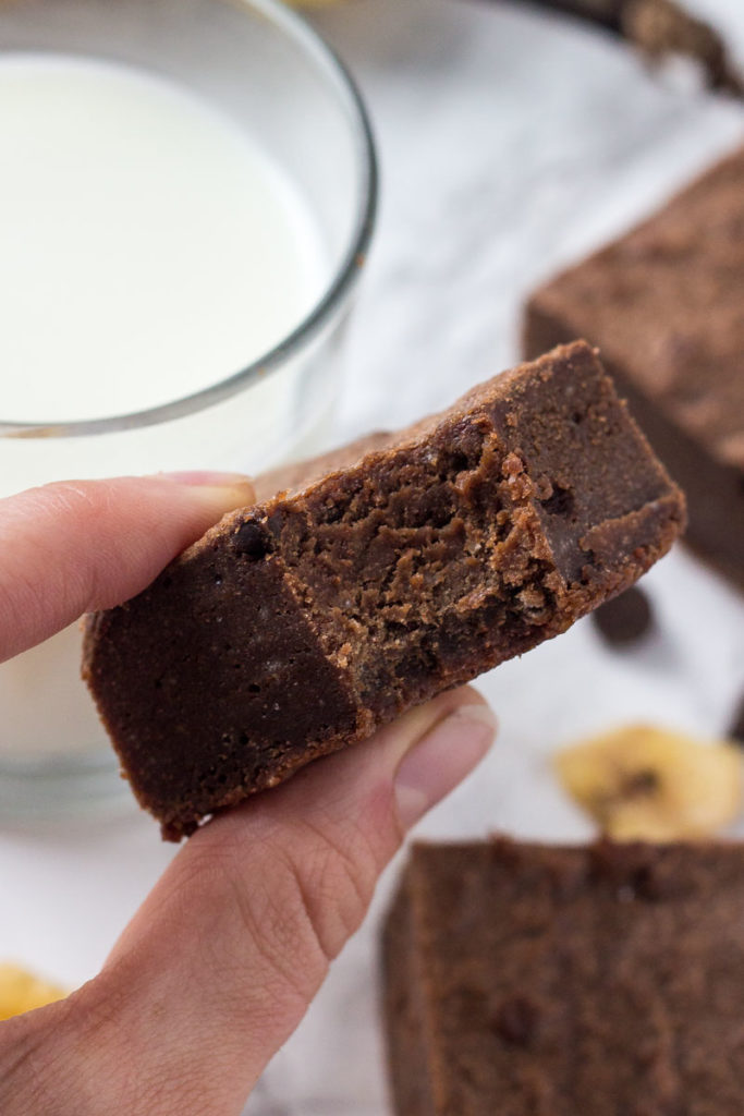 Ripe bananas are the star ingredient in this 6-Ingredient Ripe Banana Brownies recipe. This easy dessert is healthier than classic brownies because these brownies use banana instead of oil!