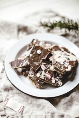 Guests popping in and out unexpectedly during the holidays? Serve up the flavors of the season when you whip up this simple 5-Ingredient Chocolate Peanut Butter Holiday Bark. Keep a batch on hand to wow your friend!
