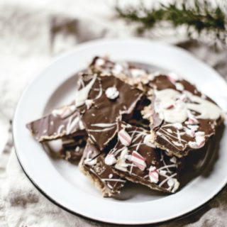 Guests popping in and out unexpectedly during the holidays? Serve up the flavors of the season when you whip up this simple 5-Ingredient Chocolate Peanut Butter Holiday Bark. Keep a batch on hand to wow your friend!
