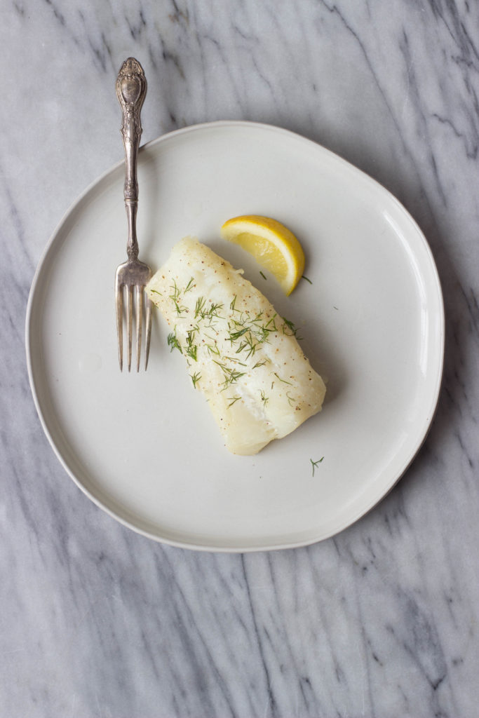 Need a cheap healthy meal without sacrificing flavor? This Lemon Dill White Fish is a budget-friendly dinner that pairs perfectly with rice and steamed veggies. A 15-minute meal using only white fish, oil, salt, pepper, lemon, and fresh dill.