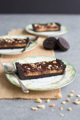This No-Bake Chocolate Peanut Butter Tart is an easy dessert dream come true. A thick Oreo cookie crust, check! Cheesecake-like peanut butter filling, check! Silky smooth chocolate ganache topping, check! A simple no-bake dessert that only takes 20 minutes to prepare.