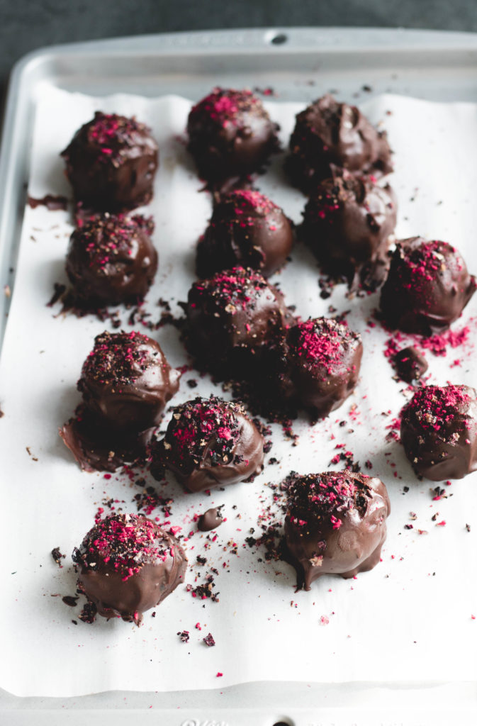 A chocolate-lovers dream, these No-Bake Cookies 'n Cream Truffles are the perfect 3-ingredient dessert recipe. Each irresistible bite of this mini dessert is loaded with decadent chocolate!