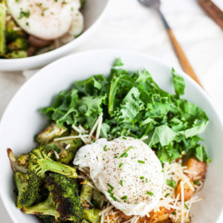 This Roasted Potato Kale Egg Bowl is a 30-minute meal that's perfect for your weeknight dinner. This cheap healthy meal is a vegetarian dish with spiced potatoes topped with roasted veggies and a poached egg.
