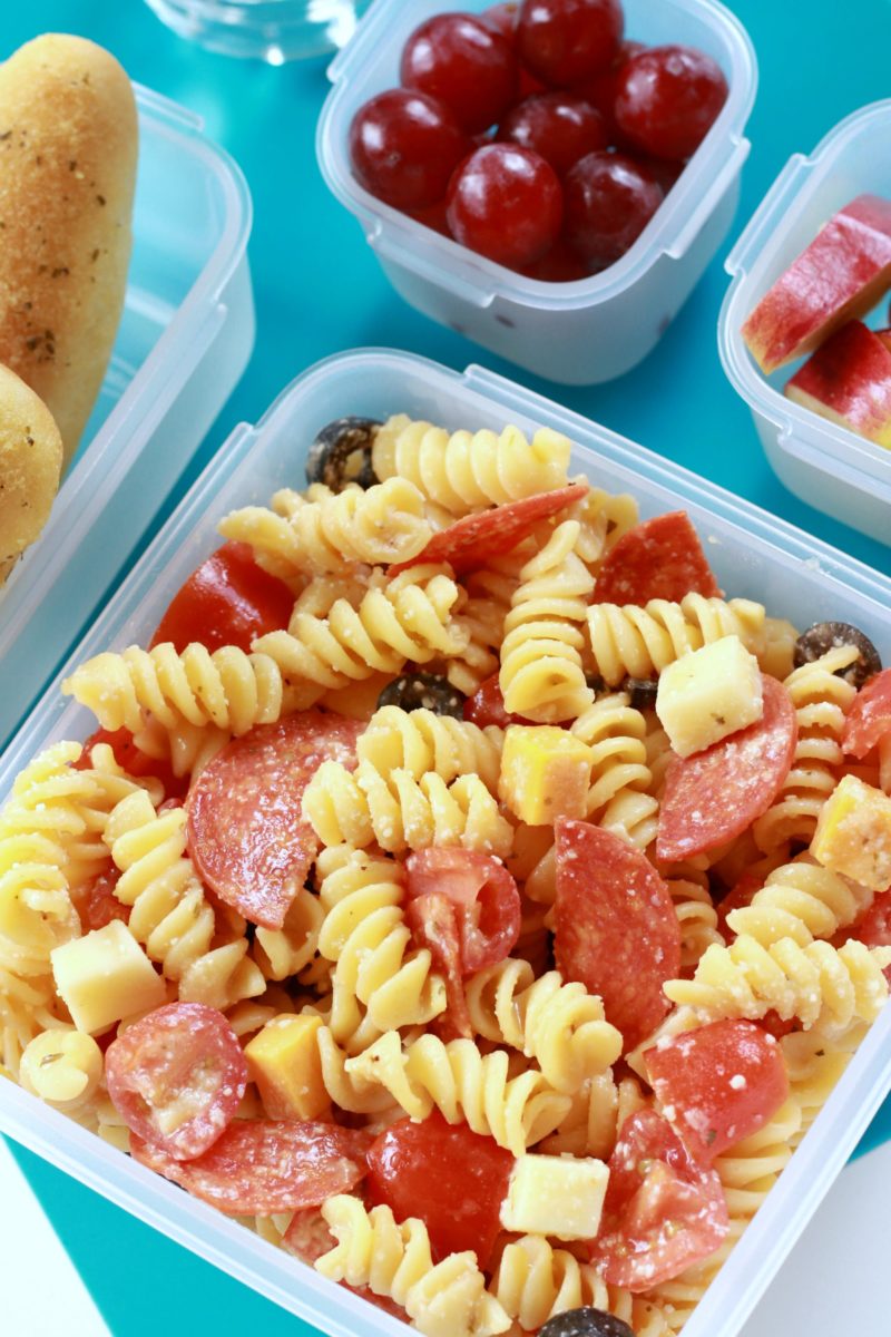 Say goodbye to tired old sandwiches when you meal prep creative school lunches instead. This Supreme Pizza Pasta Salad is a kid-friendly meal that takes only 20 minutes to make.
