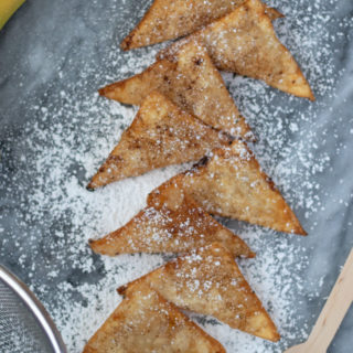 Bananas Foster fans are sure to love this Fried Caramel Banana Wontons mini dessert! This modern take on the classic dessert is perfect for entertaining. 