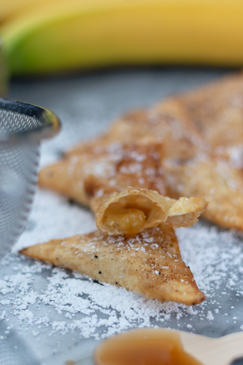 Bananas Foster fans are sure to love this Fried Caramel Banana Wontons mini dessert! This modern take on the classic dessert is perfect for entertaining.