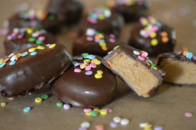 Looking for a simple no-bake dessert or gift for Easter? These Homemade Chocolate Peanut Butter Eggs are a Reese’s copycat, no-bake dessert. No one can resist these Easter eggs! Who knew DIY candy was so easy to make at home?