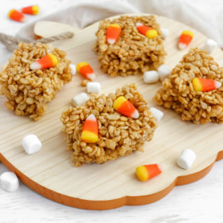 Harness all of your favorite fall flavors and satisfy your sweet tooth when you make these Pumpkin Spice Rice Krispies Treats. Perfect for fall potlucks, this no-bake dessert only takes 10 minutes preparation!