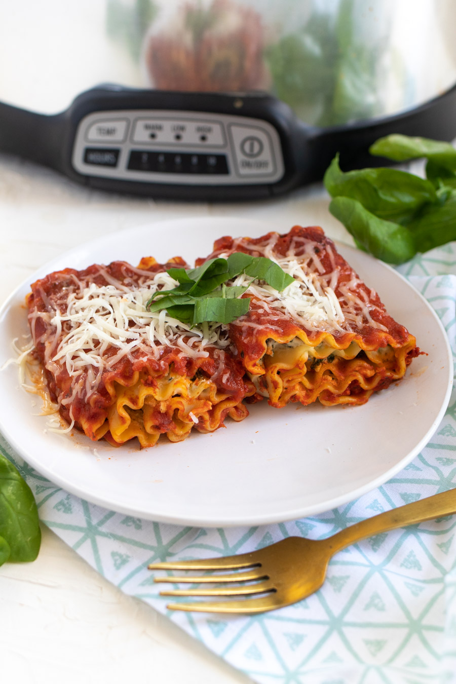 Need an easy weeknight dinner solution? Slow Cooker Lasagna Roll-Ups with spinach, ricotta, mozzarella, and homemade marinara are the answer! This perfect meal that's proportioned for lunch leftovers.