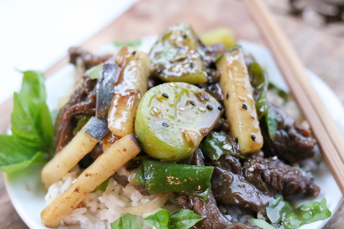 A restaurant-quality meal in 30 minutes, this Green Tomato and Beef Stir Fry uses tender beef, green tomatoes, Kohlrabi (a healthy root vegetable), Shishito peppers, and onions in a savory brown sauce and topped with tuxedo sesame seeds and fresh basil.